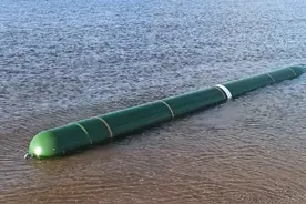 沙滩散步竟捡到海军保密装备！俄民众立大功，还好没落到北约手里图片