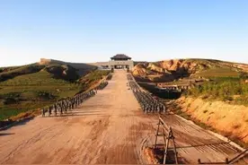 秦始皇下令修的路，为何两千多年过去了，路面上没有什么杂草？图片
