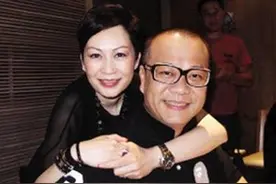 欧阳震华与妻子现身中药店买名贵花胶，被曝每月花10万补身体图片