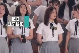 拍毕业照，全班只有一个男生的时候，被全班女生“宠上天”图片