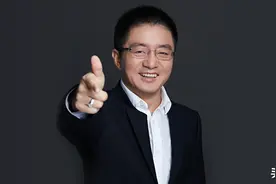 美团王慧文清华演讲：社会最稀缺的是「π型人才」图片