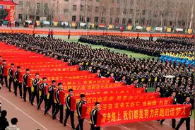 衡水二中寒假放了个寂寞，每天开摄像头，从5点学到10点图片