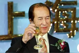 赌王四大秘闻：本不姓何，从不爱赌，还与李小龙、张国荣有关图片