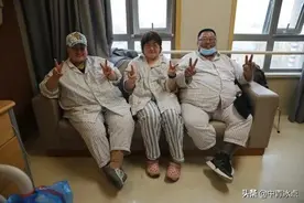 穿XXX……L的衣服，吃7个小时的自助餐，上飞机安全带扣不上，她切掉了70%的胃图片