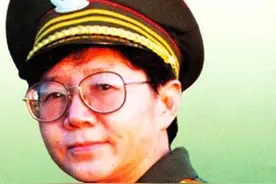 杨俊生少将，杨成武上将之女，她是武警部队第一位女将军图片