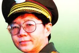 杨俊生少将，杨成武上将之女，她是武警部队第一位女将军图片