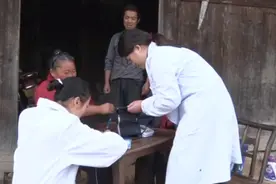 走向我们的小康生活丨大学生村医 农民新的“健康守护神”图片
