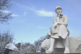 萧红笔下生命存在的世界：人和动物一起忙着生，忙着死图片