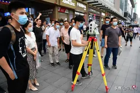 提心吊胆！深圳350米高赛格大厦摇晃图片