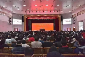 曹坤华作为自治区宣讲团成员到广西科技大学宣讲党的十九届五中全会精神图片