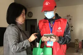 普查员敲你家门了吗？记者随人口普查员入户摸底图片