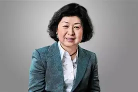 又一中国女首富诞生，收废纸起家，身家420亿，现已加入美国国籍图片