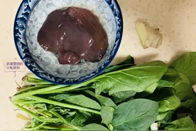 菠菜猪肝汤最美味的做法，补肝又养血，教你猪肝去腥的几个小窍门图片