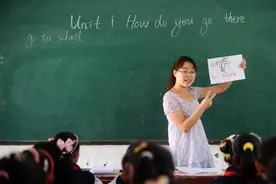 中小学或将迎来好消息，建议取消英语主科地位，学习成绩有望提升图片