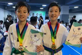 58岁演员马景涛罕晒娃！两个儿子获冠军太优秀，网友称比爸爸帅图片