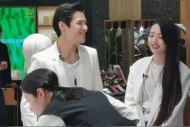 郭碧婷被向家养得真好，穿一身白脸胖了一圈，和婆婆向太越来越像图片