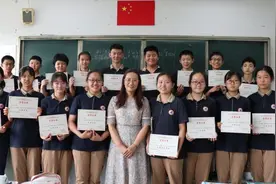 当了25年班主任，还要继续干，干到不能干为止，这位“况妈妈”一直干劲十足图片
