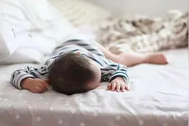 孩子一放假就不睡午觉？对比幼儿园和家里的三个区别，你就知道了图片