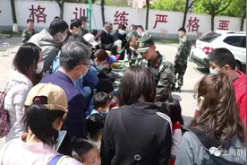 擒敌、刺杀、战术、队列、攀登.....这一系列训练演示太帅了图片