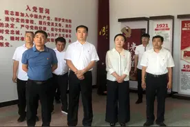 闫庄镇开展“百年潮起共读史，砥砺奋进新征程”主题党日活动图片