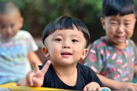 想让孩子在幼儿园里“吃得开”，父母要会“说”，比送礼更好图片
