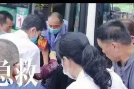 生死救援！公交车变身“救护车”，丹东街头再现“雷锋群像”图片