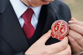 64名律师行贿3名法官，律师行贿案频发该不该追责？办案人员：若对行贿人过于严厉，很难去检举腐败官员图片