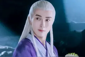 《枕上书》中东华帝君为何不找帮手，而要独自一人对付缈落图片