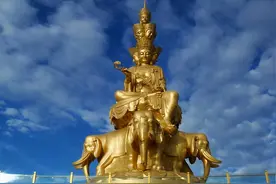 世界最大金佛被遗弃两百年，工人搬运时无意摔出真身，现已成国宝图片