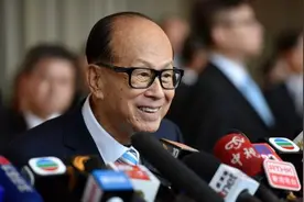 打脸么？李嘉诚投资英国的6千亿狂赚，王健林折戟海外清空资产图片