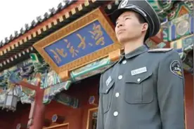 25年前，北大保安张俊成自考上北大，成功逆袭后他现在干嘛呢？图片