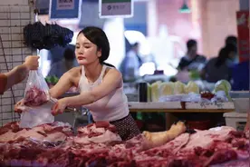 中年大姐开猪肉店，让顾客花式占便宜，赚得盆满钵满，策略可复制图片