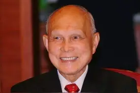 霍启刚背后的家族有多牛？享国葬，黑道不敢惹，出门不带保镖图片