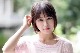 两性交往：抱一下，亲一下，已经过时，女生更欣赏男生这3个动作图片