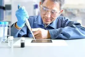 43岁的日本学渣，被通知荣获诺贝尔奖，却因听不懂英语挂断电话图片