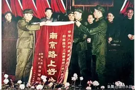 党史·文化云课堂丨“南京路上好八连”图片