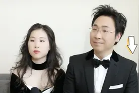 廖昌永与18岁女儿同框，廖敏冲穿露肩装显圆润，模样与父亲太相像图片