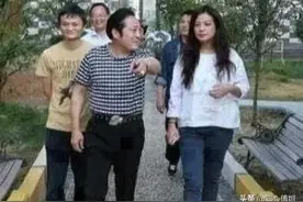 好奇害死猫，那些和王林合影的人，现在会后悔吗？图片