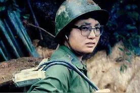 老山女神荣立一等战功，拍照面无表情：开会，耽误我救人图片