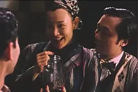 男子借住友家，却与友妻暧昧，最后始乱终弃：《红玫瑰与白玫瑰》图片