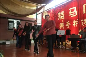 快板、舞蹈、说唱、摇滚……昆明的哥的姐组成的一支文艺队图片
