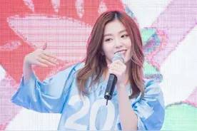 夏日甜心来袭，裴珠泫朴秀荣清爽可爱，Lisa朴彩英气质满分！图片