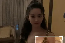 赵丽颖穿吊带裙秀身材，四肢纤细瘦到骨头突出，仍自嘲长胖有肉？图片