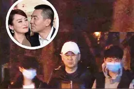 陈建斌一家三口聚餐，牵妻走路儿子被晾一边，14岁长子超1米8图片
