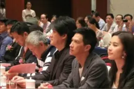 刘亦菲白冰早年合照曝光 神仙姐姐和玉漱惊喜同框图片