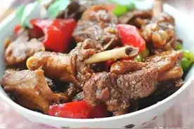炖鸭肉，焯水是不去腥的！教你正确做法，鸭肉鲜香味十足，无腥味图片