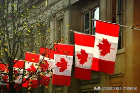 拿到加拿大枫叶卡是不是就相当于移民了？图片