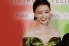 白玉兰红毯：热依扎洒脱，倪妮性感，乔欣大胆，白百何、陶虹赢了图片