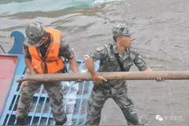 守岛官兵吃上优质深井水图片