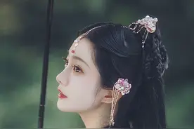 杜甫怀念李白的一首诗，开篇20字神似诗仙，中间10字千古名句图片